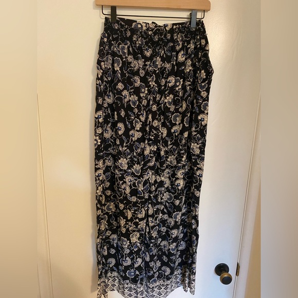 Francesca’s floral wide leg pants - Picture 3 of 7